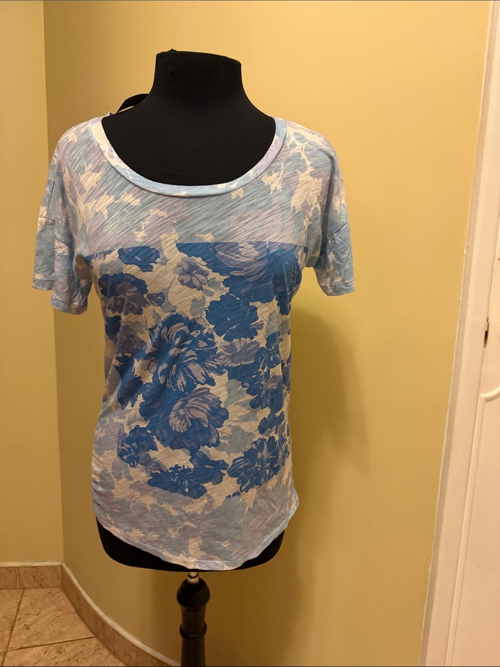 NWT J.crew light  Blue Floral Short-Sleeve Scoop Neck Top S